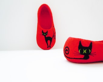 Felted bright red colour slippers BLACK CAT