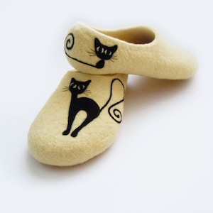 Felted light cream color slippers BLACK CAT image 1