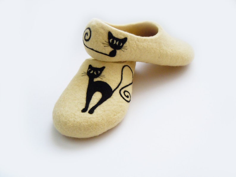 Felted light cream color slippers BLACK CAT image 1