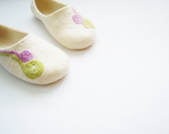 Felted woman slippers / house shoes. Fern Blossom. Mothers day gift.