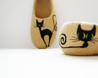 Felted women's slippers BLACK CAT