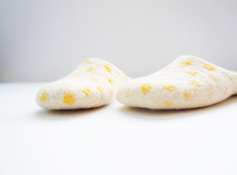 Felted backless woman slippers. Yellow polka dot image 1