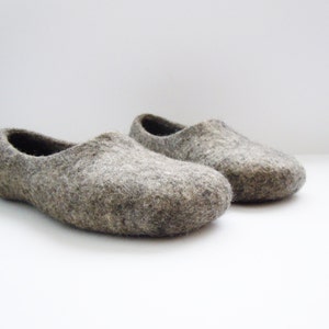 Eco friendly handmade felted men slippers in natural grey color.