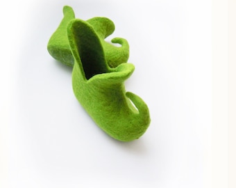 Felted kid size slippers / baby booties ELF SHOES