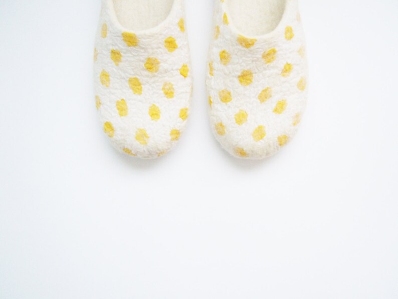 Felted backless woman slippers. Yellow polka dot image 4
