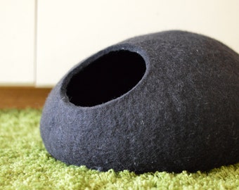 Lit troglodyte en laine noire pour chat : cocon de chat en feutre biologique