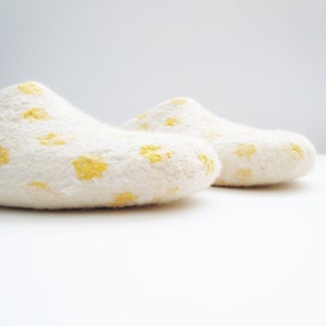 Felted backless woman slippers. Yellow polka dot image 2