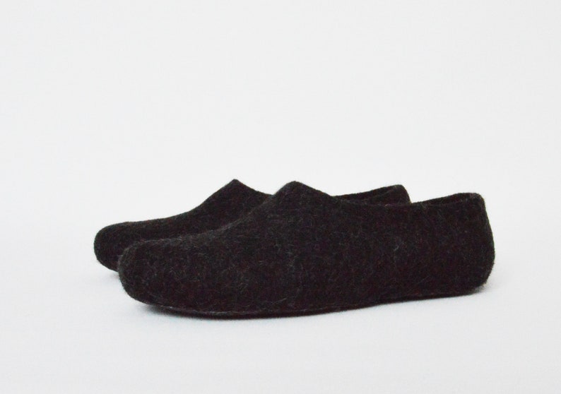 Eco friendly natural brown black color felted men slippers image 7