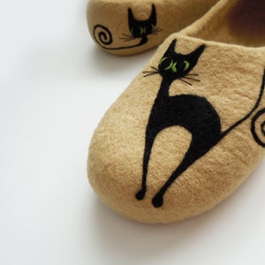 Felted women's slippers BLACK CAT image 2