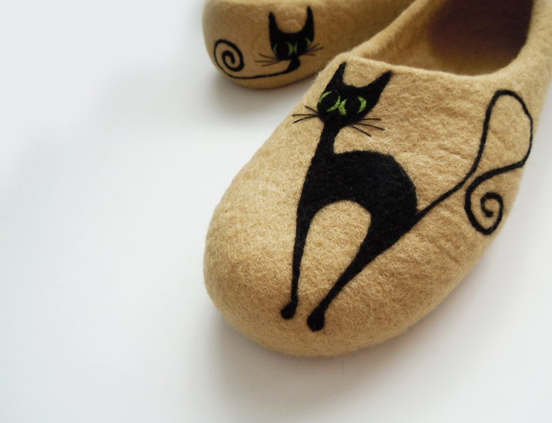 Felted women's slippers BLACK CAT image 2