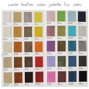 Peut inclure: Un nuancier de couleurs de daim pour semelles de chaussures. Le nuancier comprend 36 couleurs diff&eacute;rentes, chacune avec un nom et un code couleur correspondant.