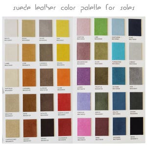 K&ouml;nnte beinhalten: Eine Farbpalette f&uuml;r Wildleder-Sohlen, mit einem Raster von 36 Farbmustern. Die Farben reichen von Wei&szlig; und Beige bis hin zu lebendigen Farbt&ouml;nen wie Limettengr&uuml;n, T&uuml;rkis und Rot. Jedes Muster ist mit einem Farbnamen und -code versehen.