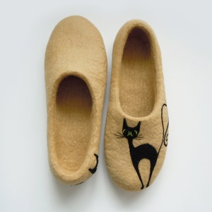 Felted women's slippers BLACK CAT image 3