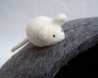 Cat toy Mouse. Handfelted kitten toy Mouse