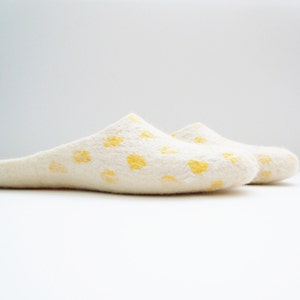 Felted backless woman slippers. Yellow polka dot image 3