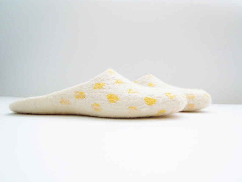 Felted backless woman slippers. Yellow polka dot image 3