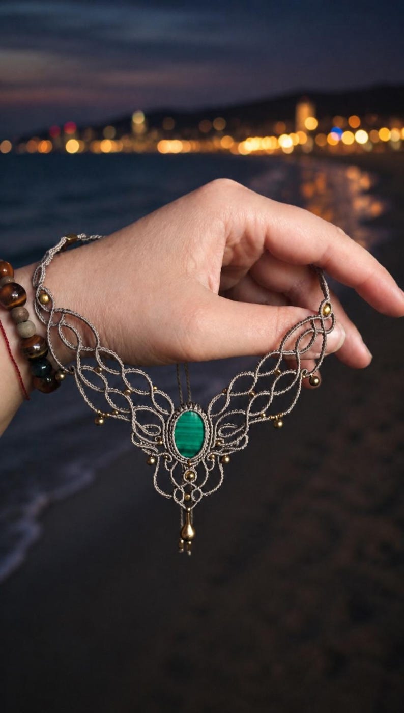 Tutoriel PDF pour un collier en macramé, collier micro-macramé à faire soi-même, modèle de pendentif en malachite, guide photo étape par étape image 1