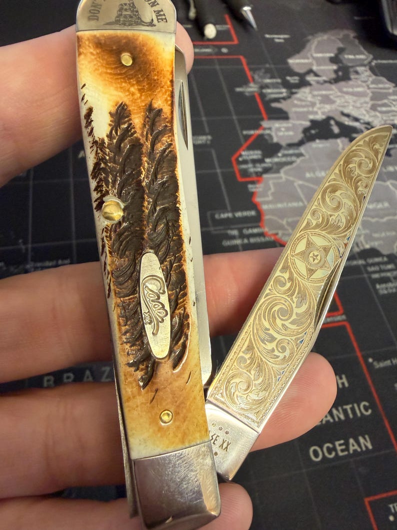 custom engraved case pocket knife , don’t tread on me , sheriff star , scrolls image 3