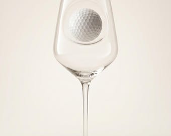 Calice da vino rosso con una vera pallina da golf, calice da golf personalizzato con incisione, calice da vino originale per golfisti, trofeo di golf