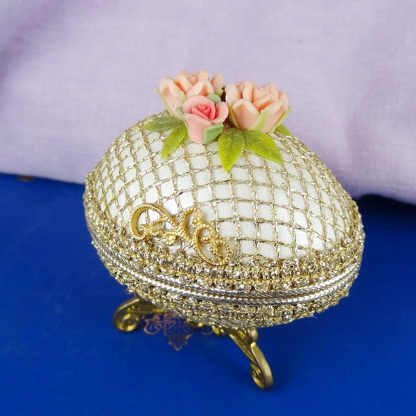 1 pcs Hand made Golden Net Decorated Duck EggShell  Elegance Jewelry Box With Pink Roses