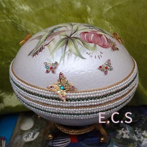 1pcs (16.5cm high) Hand-Made Large OstrichShell Jewelry Box,Swarovski Cup-Chain in Emerald  With Buterfly and Humminbird