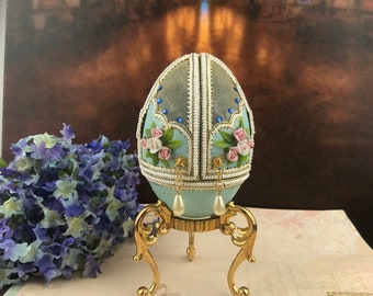 1 pcs -Hand Made Decorated Goose Egg EleganceJewelry Box.-Pearl With Cameo