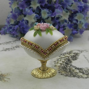 1 pcs Decorated Egg EleganceJewelry Box.(19-03)