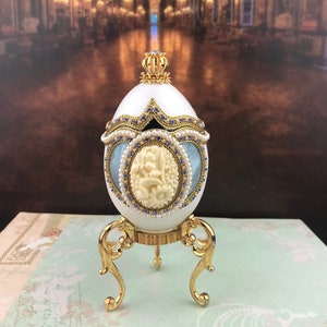 1 pcs -Hand Made Decorated Goose Egg EleganceJewelry Box.- Sapphire/Pearl With Cameo