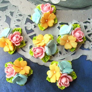 6 magnifiques cabochons de roses colorés, fleurs étoilées peintes à la main