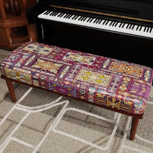 Banco otomano estilo bohemio con patchwork, banco con estampado de azulejos coloridos, banco ecléctico, banco para dormitorio, banco para recibidor, decoración bohemia, mueble auxiliar.