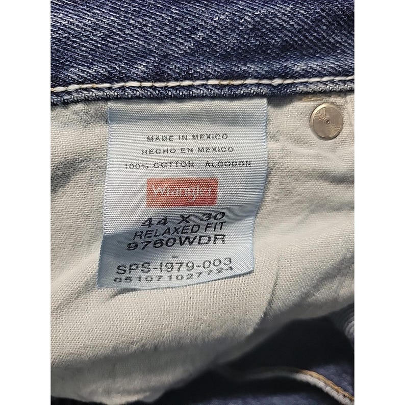 Mens 44x30 Wrangler Blue Jeans Relaxed Fit image 3