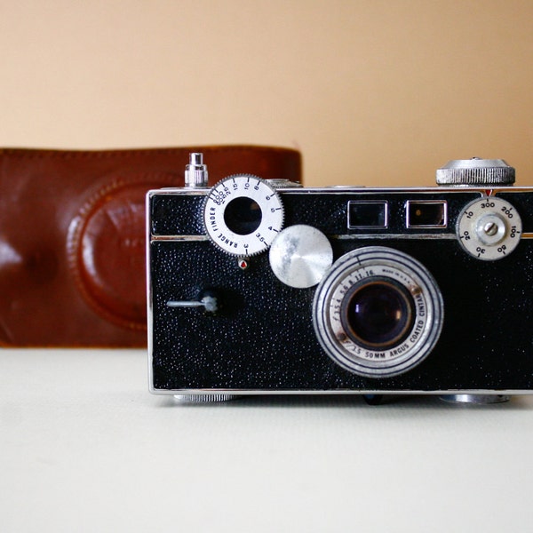 Vintage Argus 35 mm Camera with leather case