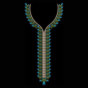 Puede incluir: Un diseño de bordado para escote que presenta un patrón simétrico de flores azules y hojas verdes. El motivo floral sigue la forma curva de un cuello y se extiende hacia abajo en una columna vertical central sobre un fondo negro.