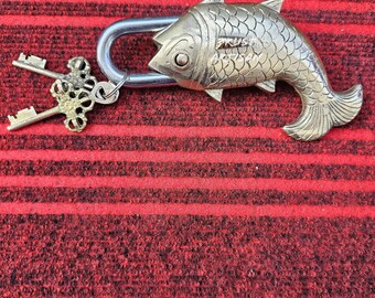 魚の形をした南京錠、鍵とスケルトンキー付き、真鍮製の魚の形をした