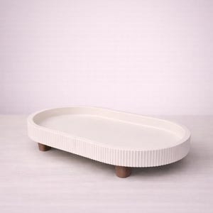 Modernes Ovales Tablett mit Beinen | Minimalistischer Eitelkeitsorganizer | Weißes Tablett mit Braunen Füßen | Skandinavisches Wohndekor | 3D Gedruckt