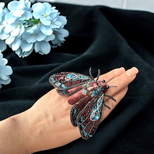 Broche de polilla bordado, broche de insecto con cuentas, Mori Jewelry