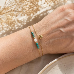 Doppelreihiges Damenarmband mit zarter, herzförmiger Kette, natürlichem afrikanischem Türkis und Perle, dünnes Edelstahlarmband, Geschenk für Frauen