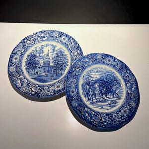 Vintage Liberty Blue "Independence Hall" and "Washington At Valley Forge" Bicentennial Plates image 6