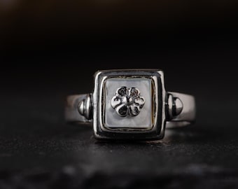 Vintage Mother of Pearl Sterling Silver Ring-Medieval Style Ring-Ancient Greek Inspired Ring-Mother Of Pearl Rings-Pinky Finger Rings