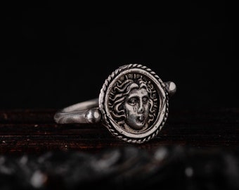 Sterling Silver Medusa Ring-Mythology Ring-Ancient Greek Inspired Ring-Medusa Head Ring-Signet Ring- Unisex Medusa Ring-Men's Medusa Ring