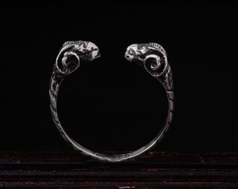 Sterling Silver Ram Ring-Double Goat Head Ring-Aries Ring-Aries Zodiac Sign Ring-Gothic Rings-Roman Aries Ring-Ancient Greek Inspired Ring