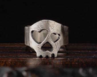 Sterling Silver Skull Ring-Wide Skull Band Ring-Statement Rings-Gothic Jewellery-Unisex Skull Rings-Skull with Hearts Ring