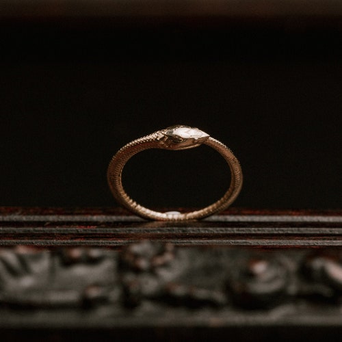 Bague serpent Ouroboros en or massif 14 carats - Bague serpent en or délicat - Bijoux Ouroboros délicats - Bagues serpent unisexes - Bagues empilables - Bagues superposables en or