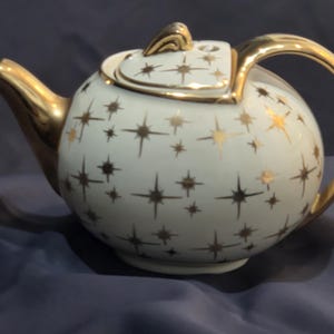 Vintage teapot Atomic Starburst, Hall, 6 cups, Eva Zeisal, with gold details