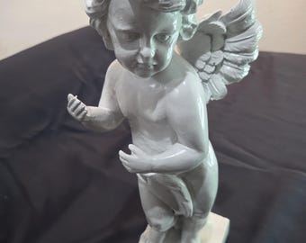 Vit kerubstaty i vintagestil, 35 cm hög. O