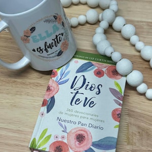 Dios te ve (God Sees Her) Vaso gratis incluido