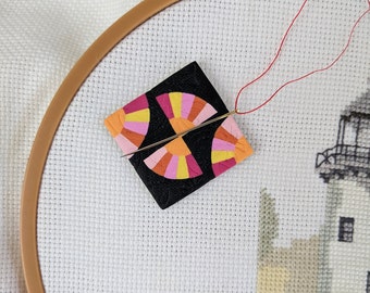 Magnetic needle minder, Grandmother's Fan