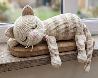 Patrón de ganchillo de gato durmiendo en PDF, patrón de peluche de gato amigurumi, lindo gatito acostado de ganchillo, amigurumi de gato para principiantes, descarga instantánea