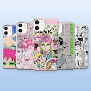 Può includere: Cinque custodie per telefoni con grafica colorata in stile anime. Le custodie presentano personaggi con capelli rosa, occhiali verdi e testo giapponese. Le custodie sono su uno sfondo azzurro.