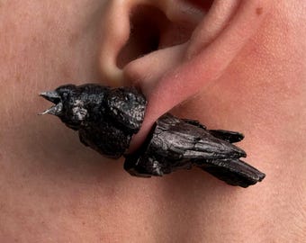 Naturalistic Raven Figurine Mono Earring, Stunning Birds Jewelry, Crow Hand-Painted Earrings 3D print, Novelty Accessory, Goth Mystical Gift